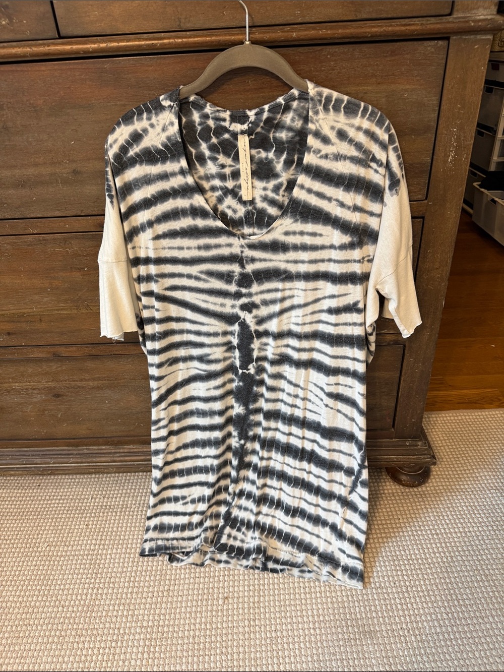 Raquel Allegra Tie-Dye V-Neck Women’s Top - Black & White